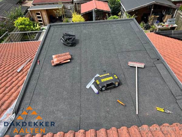 Nieuw plat dak met bitumen dakbedekking in Aalten Nieuw plat dak met bitumen dakbedekking in Aalten