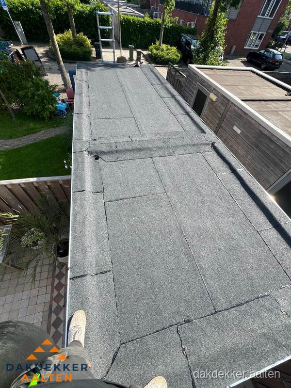Bitumen plat dak rijtjeswoning vanuit dakdekker perspectief in Aalten Bitumen plat dak rijtjeswoning vanuit dakdekker perspectief in Aalten