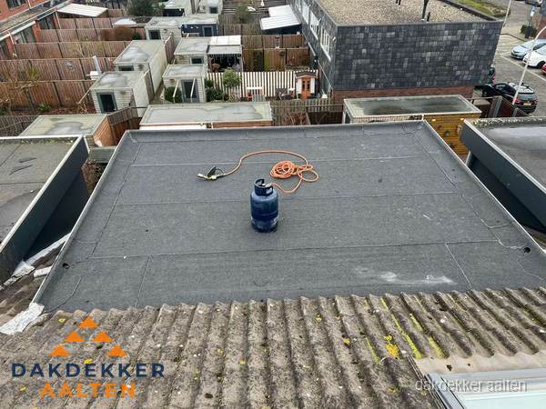 Dakrenovatie afgerond met nieuwe bitumen dakbedekking in Aalten Dakrenovatie afgerond met nieuwe bitumen dakbedekking in Aalten